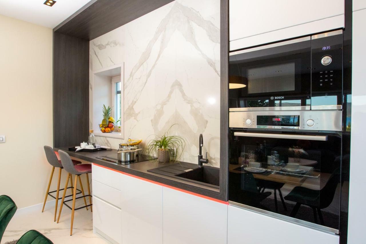 Apartmani Paklenica Noa สตารีกราด-ปาเคลนีซา ภายนอก รูปภาพ