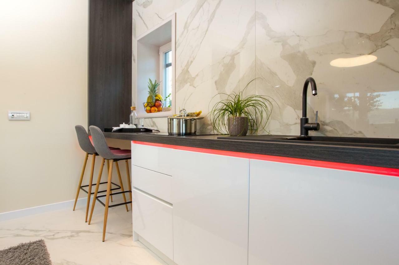 Apartmani Paklenica Noa สตารีกราด-ปาเคลนีซา ภายนอก รูปภาพ